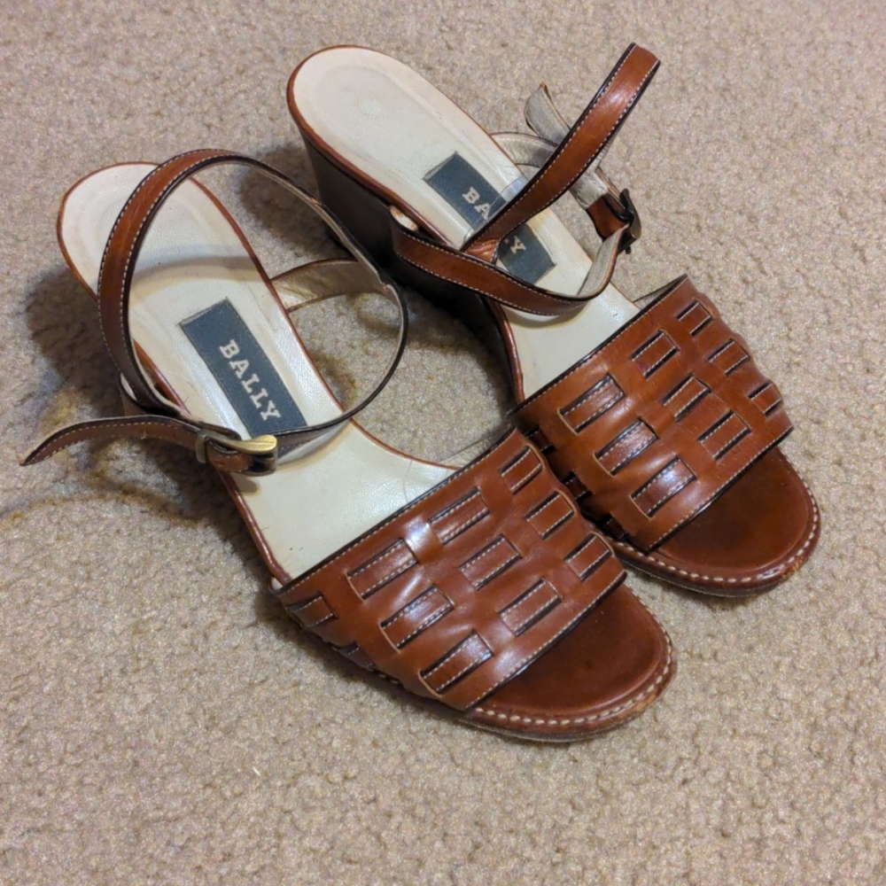 Brown leather Bally heels